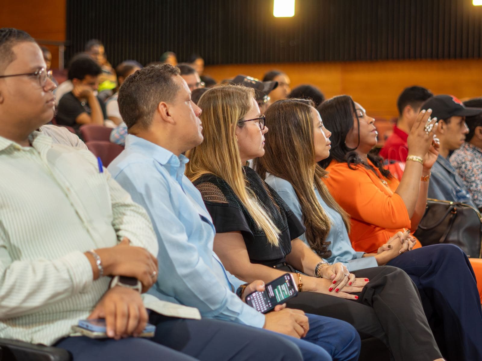 Charla de INPLOG con estudiantes universitarios