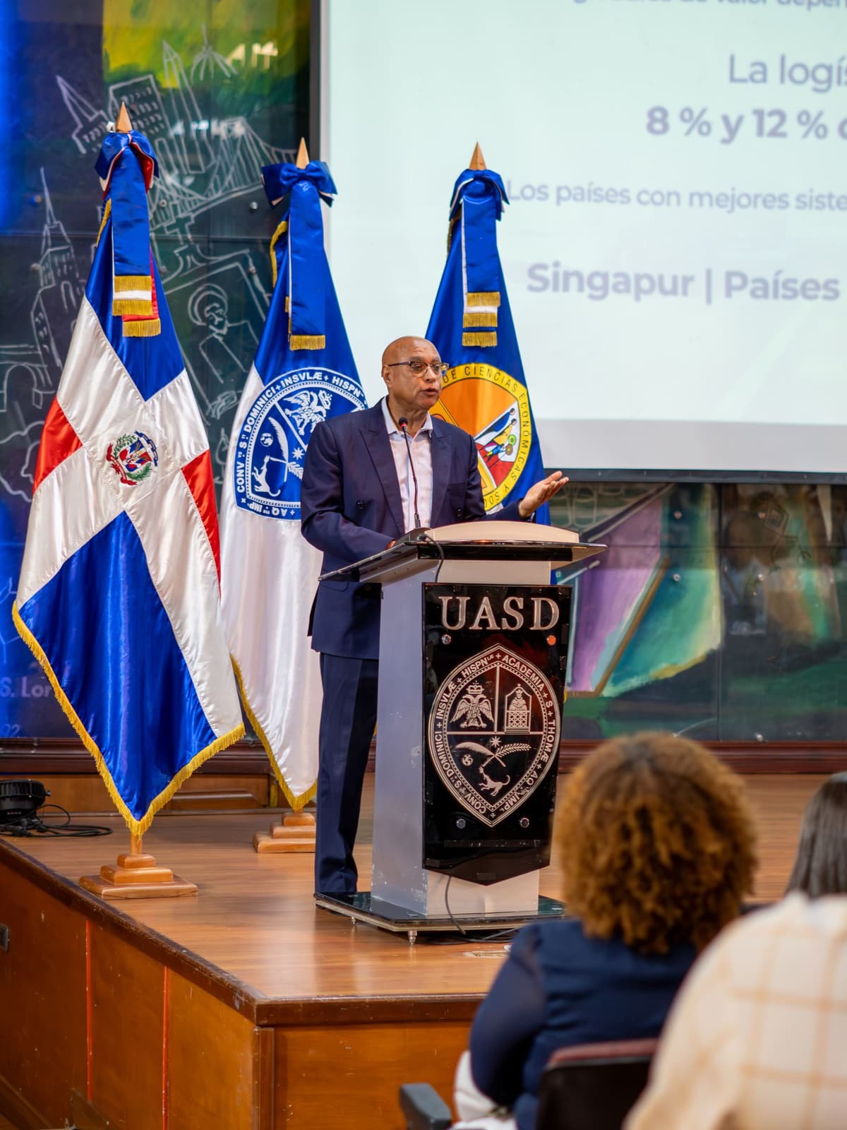 Estudiantes durante una actividad formativa de INPLOG