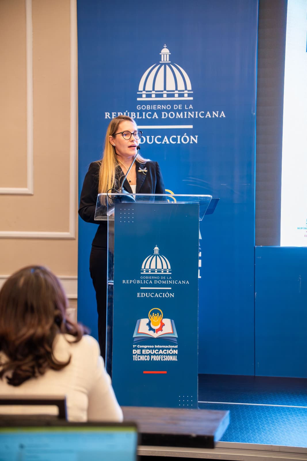 Conferencia en un evento del Ministerio de Educación